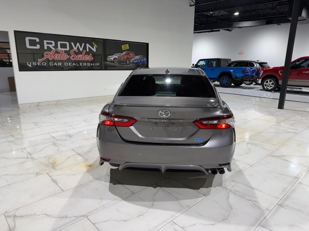 Toyota Camry SE 2021