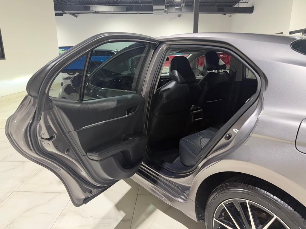 Toyota Camry SE 2021