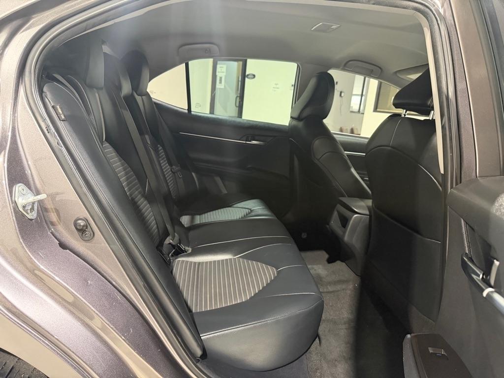 Toyota Camry SE 2021