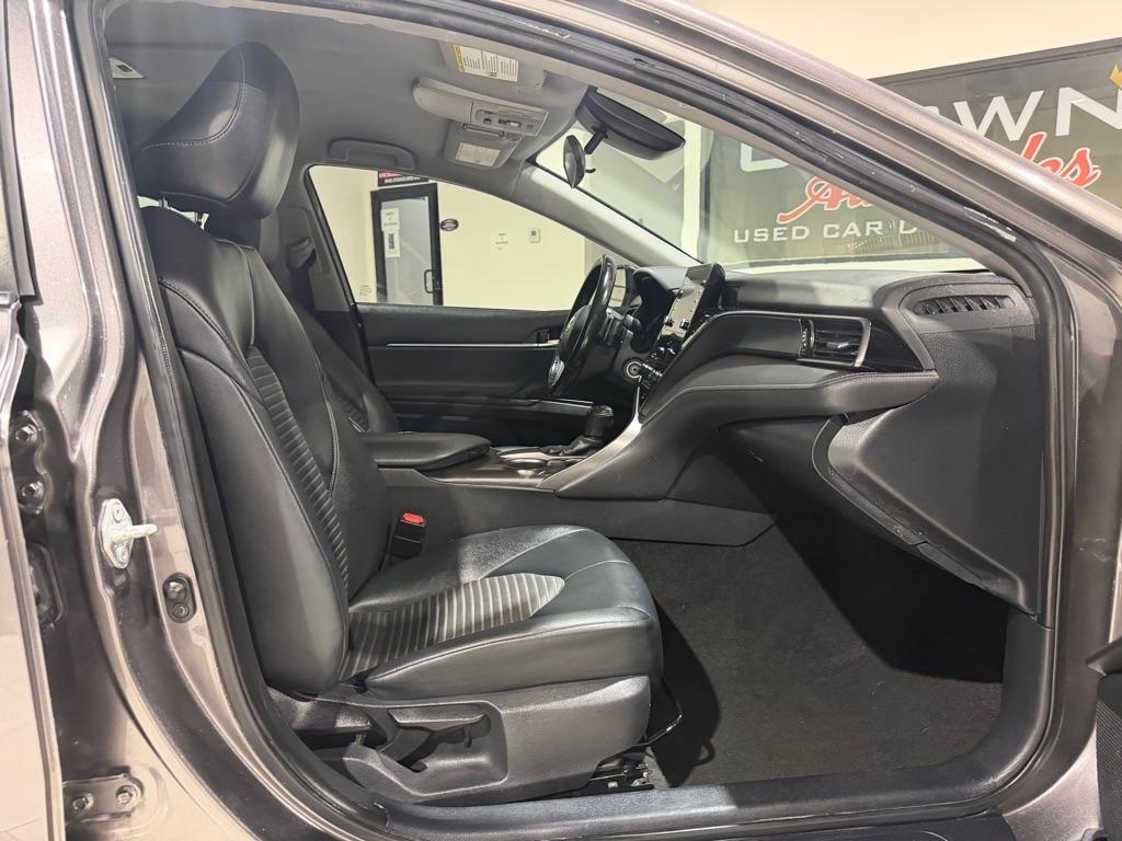 Toyota Camry SE 2021