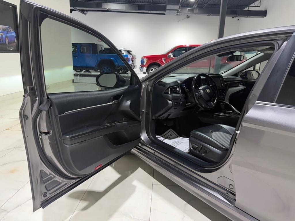 Toyota Camry SE 2021