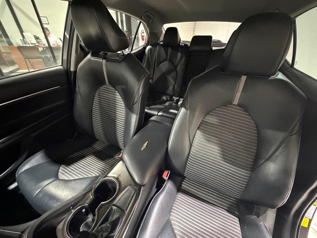 Toyota Camry SE 2021