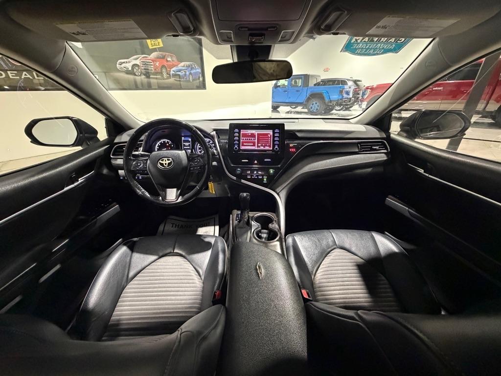 Toyota Camry SE 2021