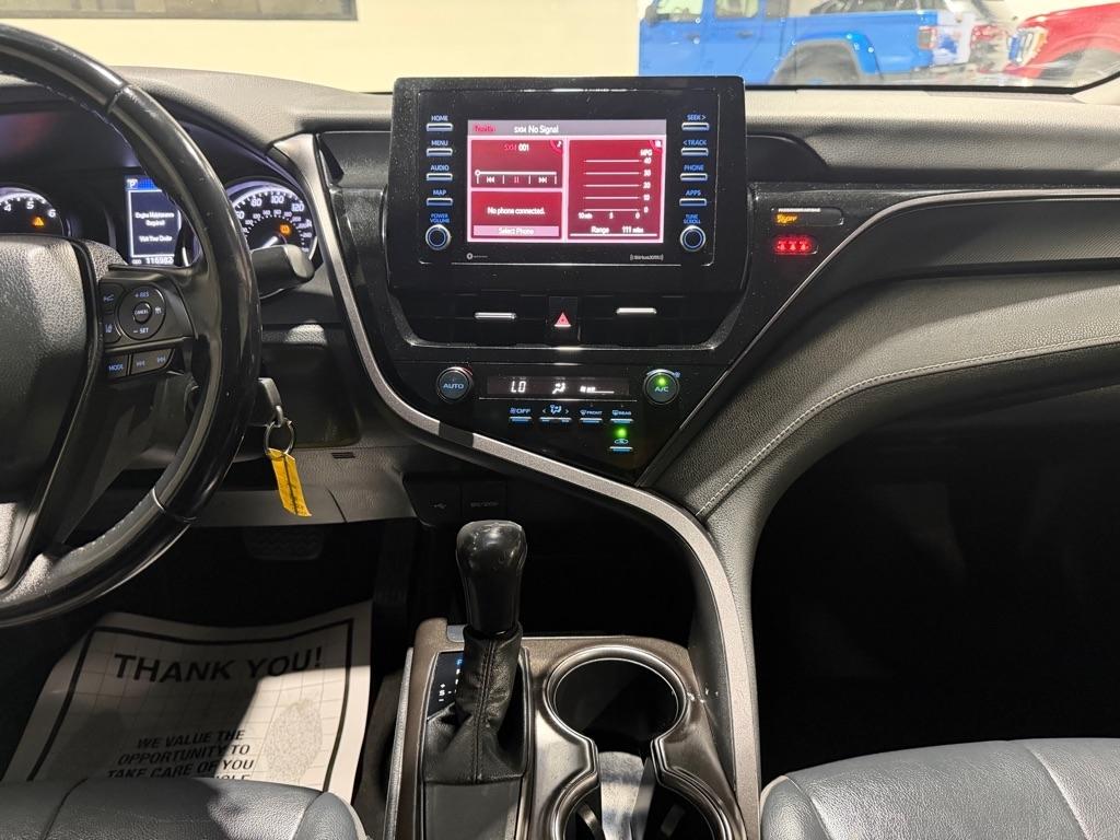 Toyota Camry SE 2021