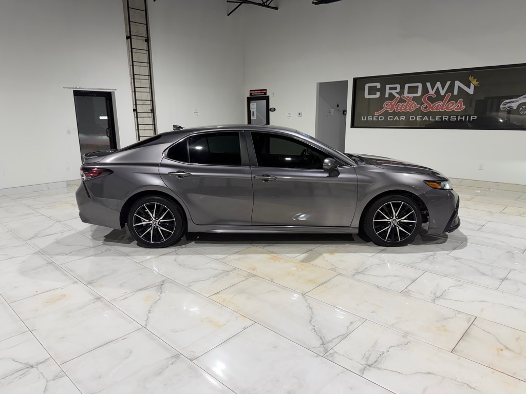 Toyota Camry SE 2021