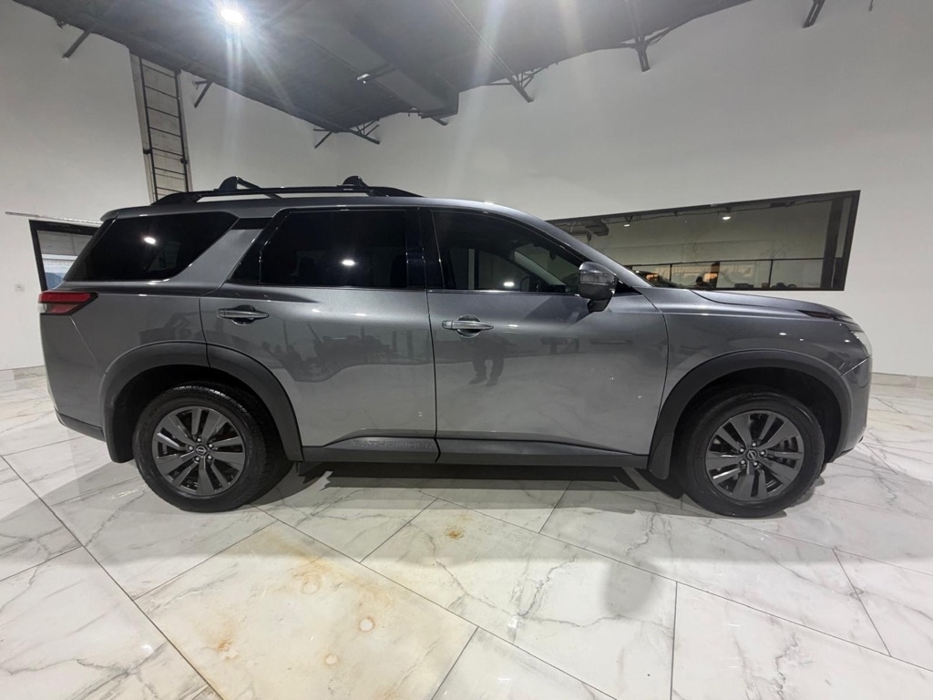 Nissan Pathfinder SV 2022