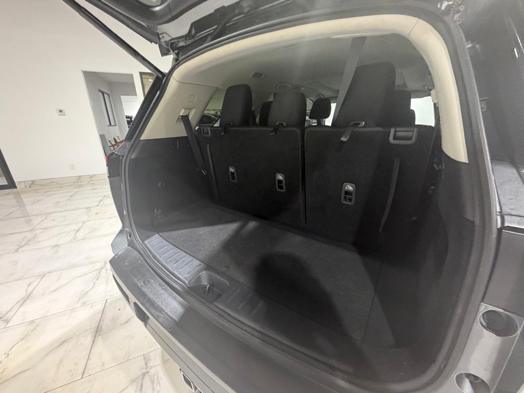 Nissan Pathfinder SV 2022