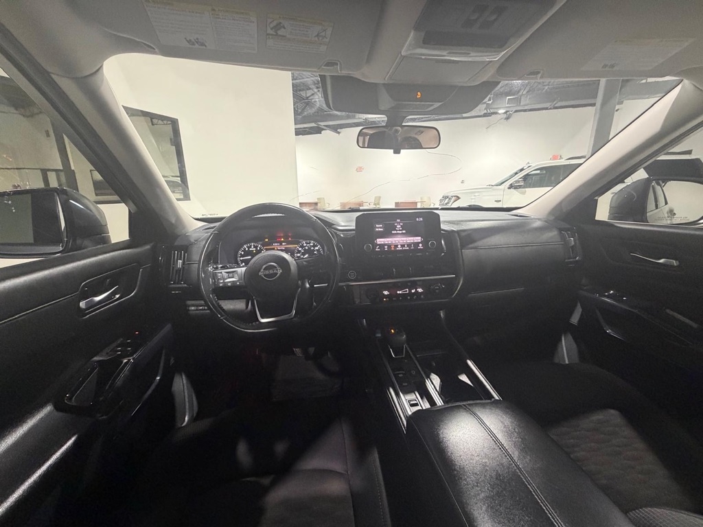 Nissan Pathfinder SV 2022