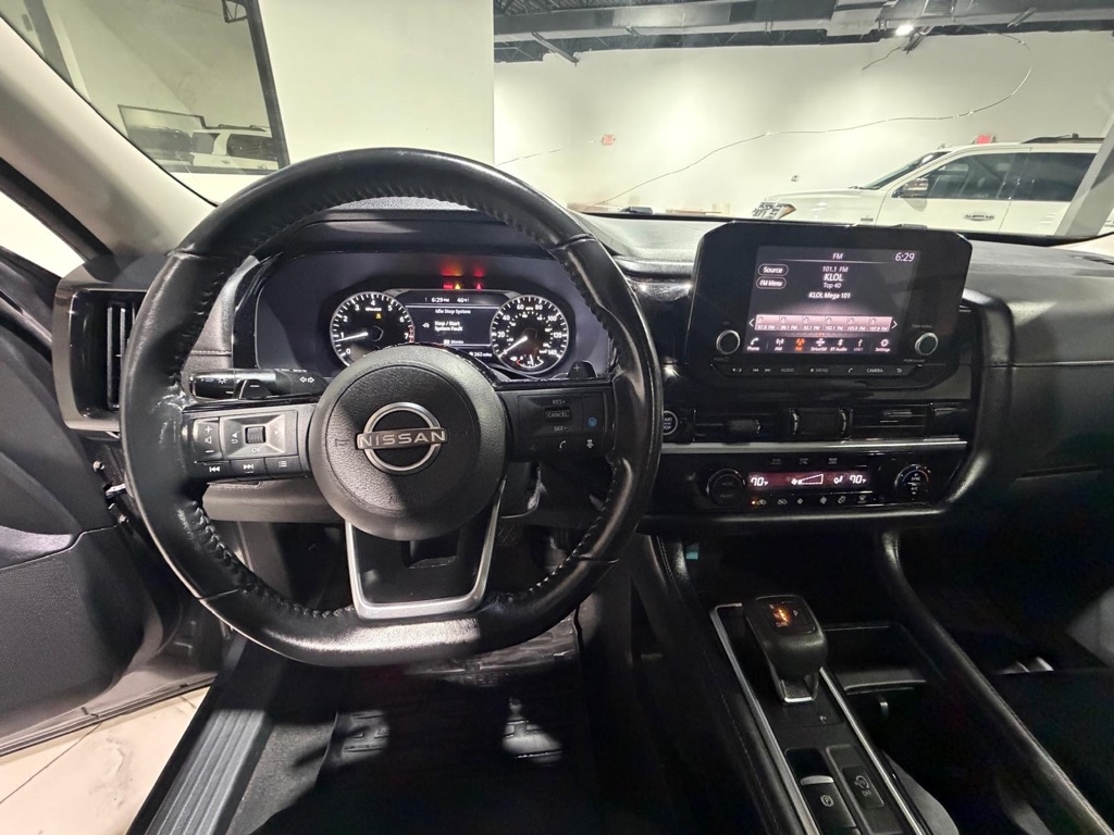 Nissan Pathfinder SV 2022