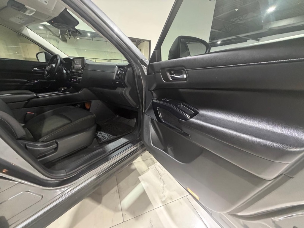 Nissan Pathfinder SV 2022