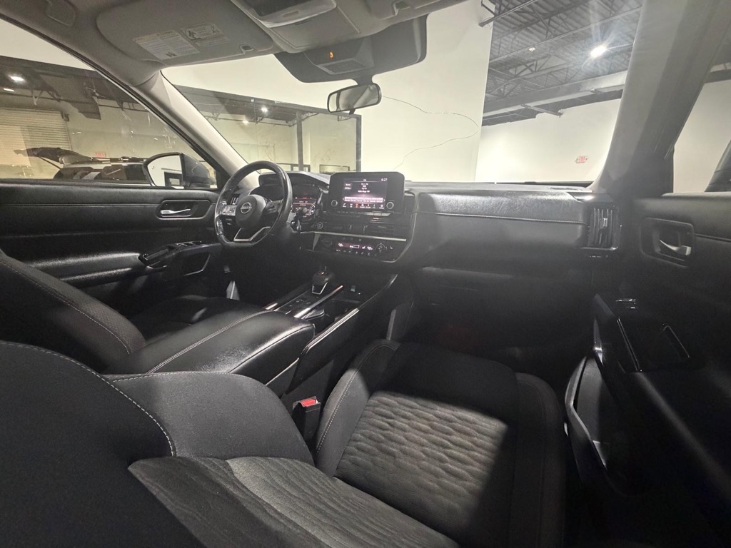 Nissan Pathfinder SV 2022