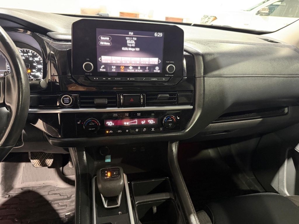 Nissan Pathfinder SV 2022