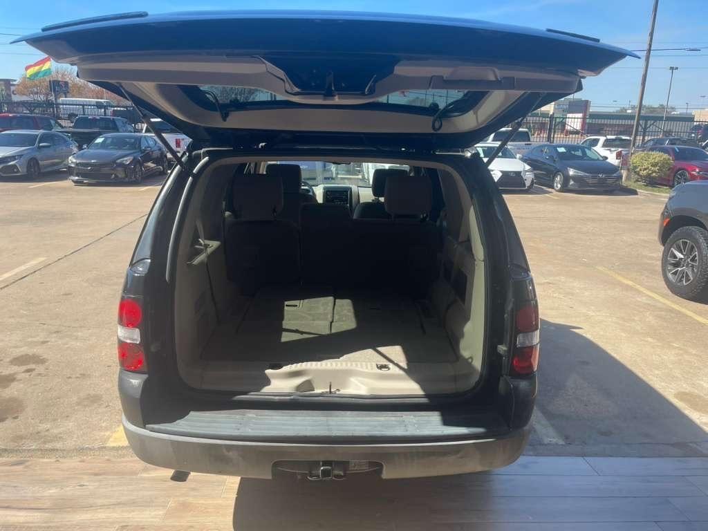 Ford Explorer XLT 4.0L 2WD 2006