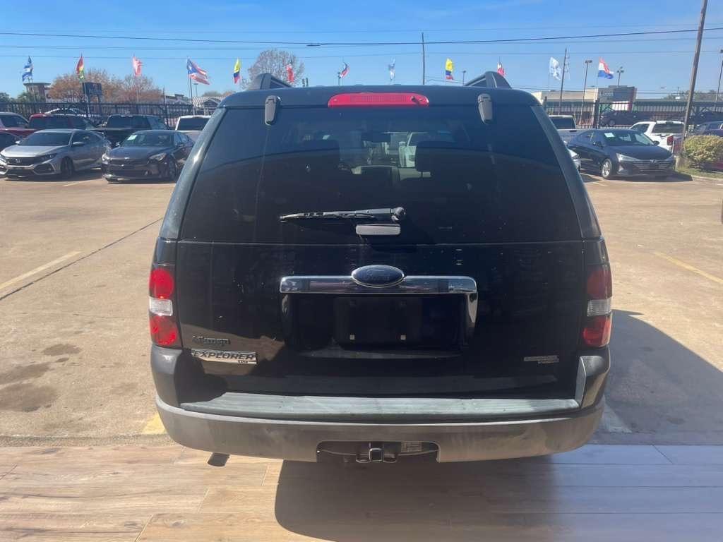 Ford Explorer XLT 4.0L 2WD 2006