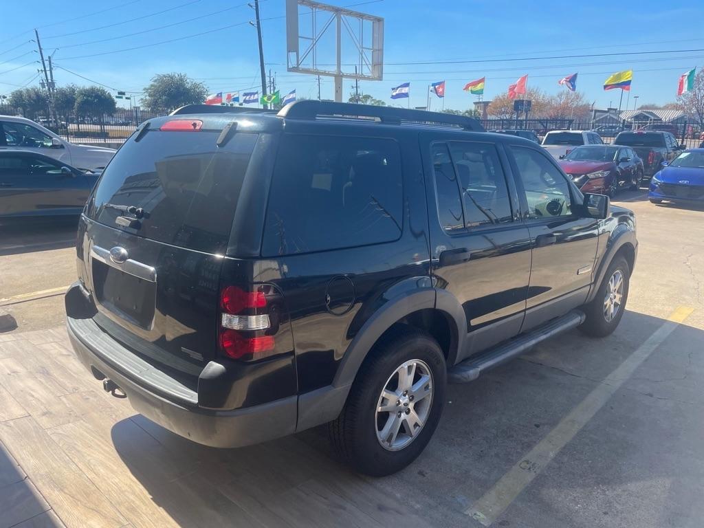 Ford Explorer XLT 4.0L 2WD 2006