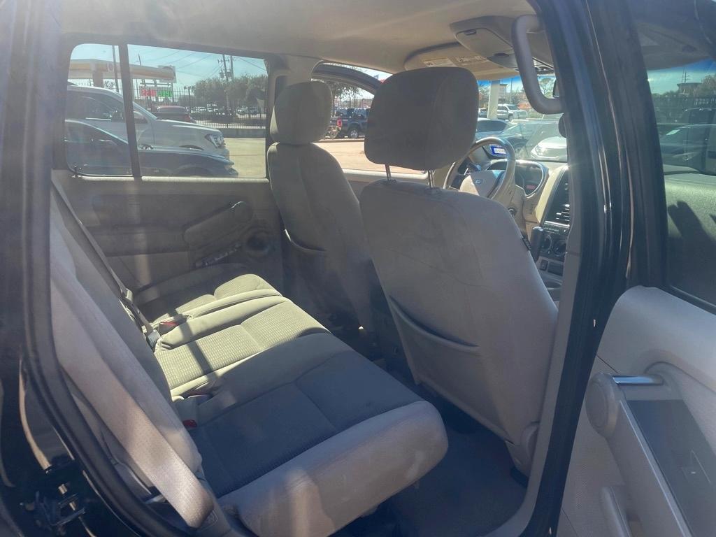 Ford Explorer XLT 4.0L 2WD 2006