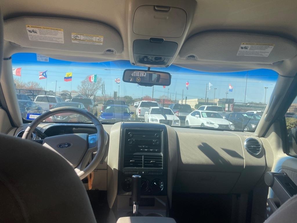 Ford Explorer XLT 4.0L 2WD 2006