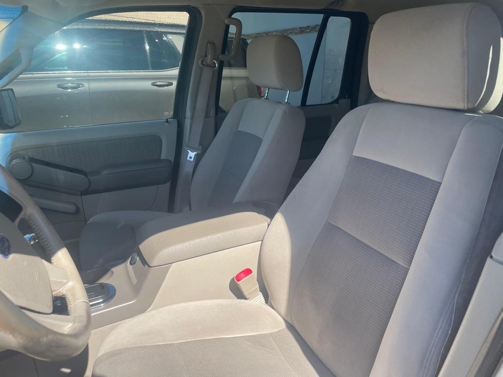 Ford Explorer XLT 4.0L 2WD 2006