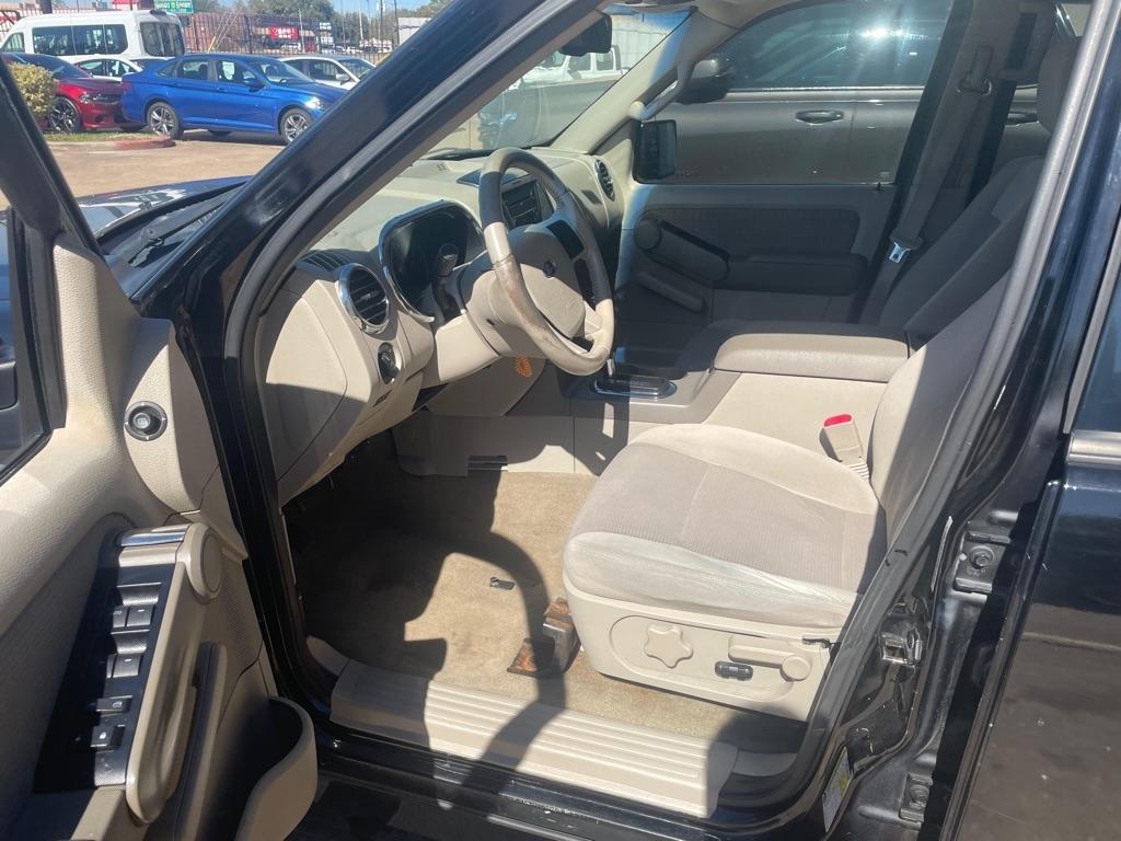 Ford Explorer XLT 4.0L 2WD 2006