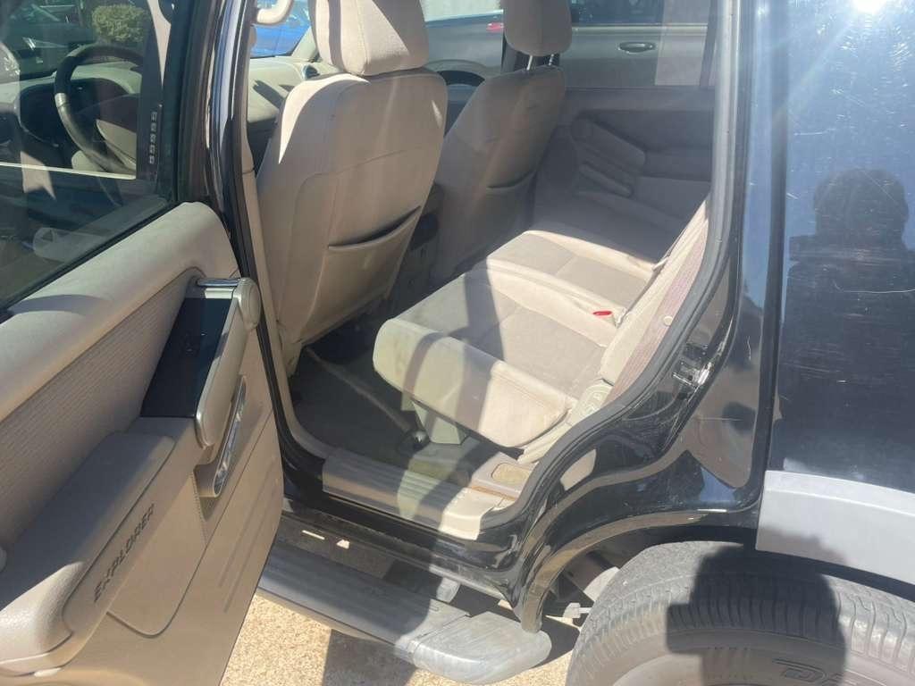 Ford Explorer XLT 4.0L 2WD 2006