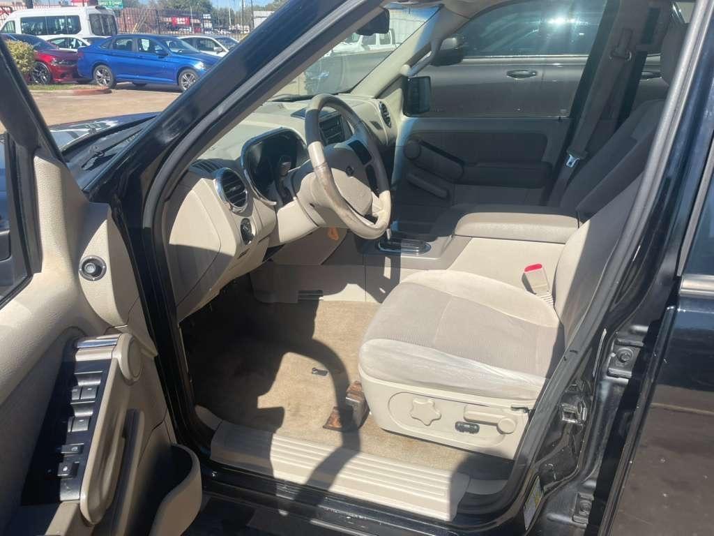 Ford Explorer XLT 4.0L 2WD 2006