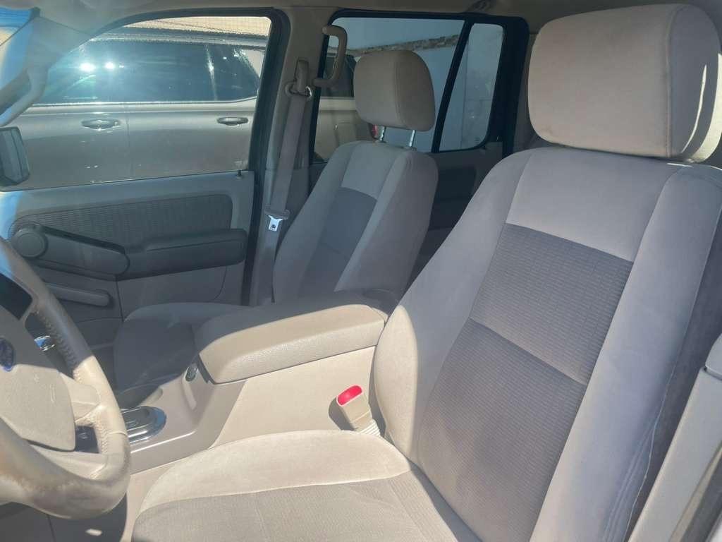 Ford Explorer XLT 4.0L 2WD 2006