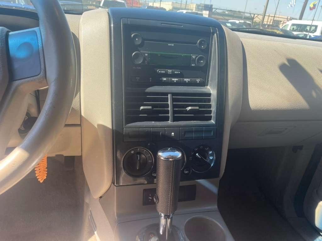 Ford Explorer XLT 4.0L 2WD 2006