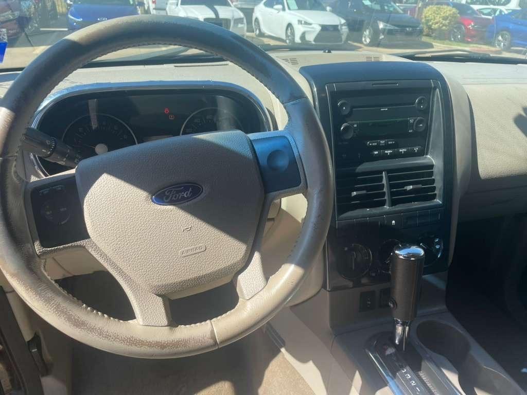 Ford Explorer XLT 4.0L 2WD 2006
