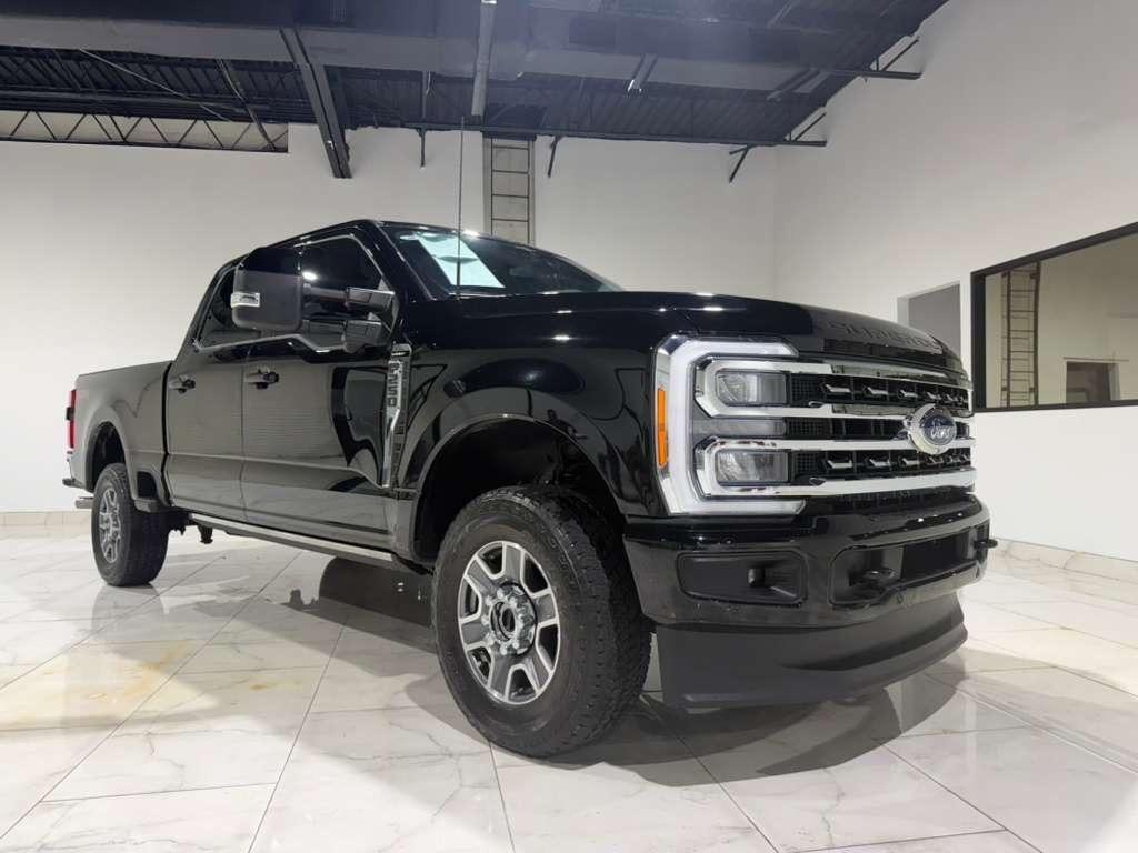 Ford F-250 SD Lariat Crew Cab 4WD 2023