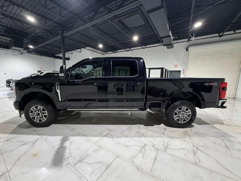 Ford F-250 SD Lariat Crew Cab 4WD 2023