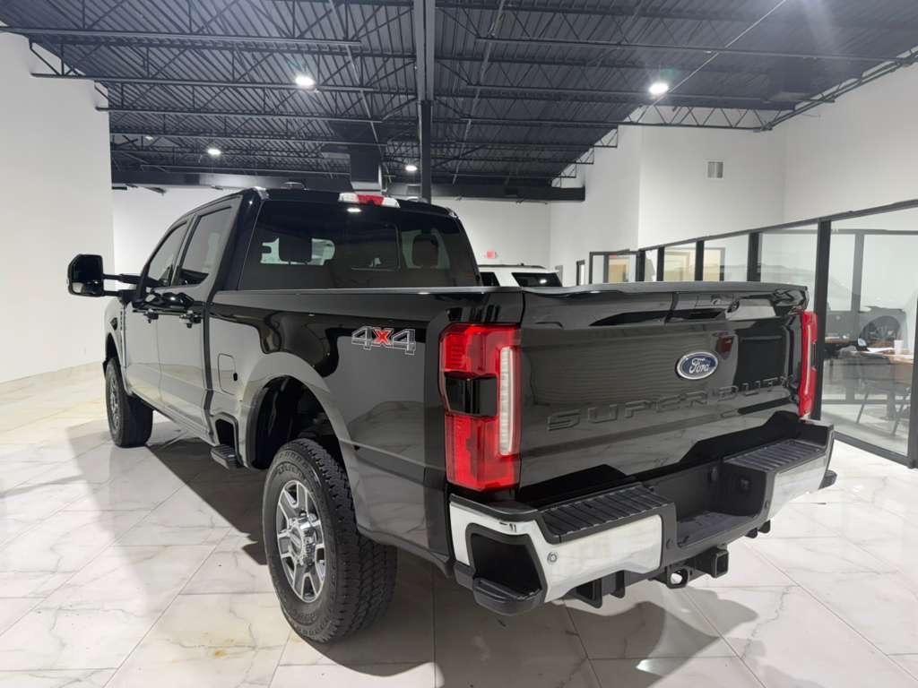 Ford F-250 SD Lariat Crew Cab 4WD 2023