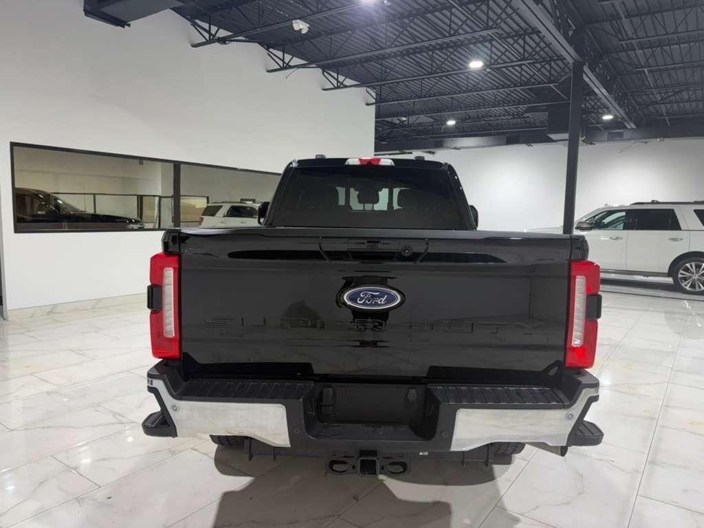 Ford F-250 SD Lariat Crew Cab 4WD 2023