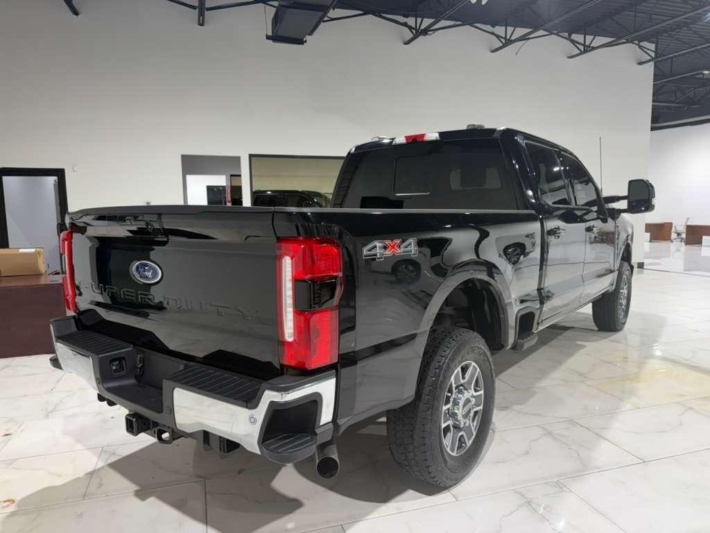Ford F-250 SD Lariat Crew Cab 4WD 2023