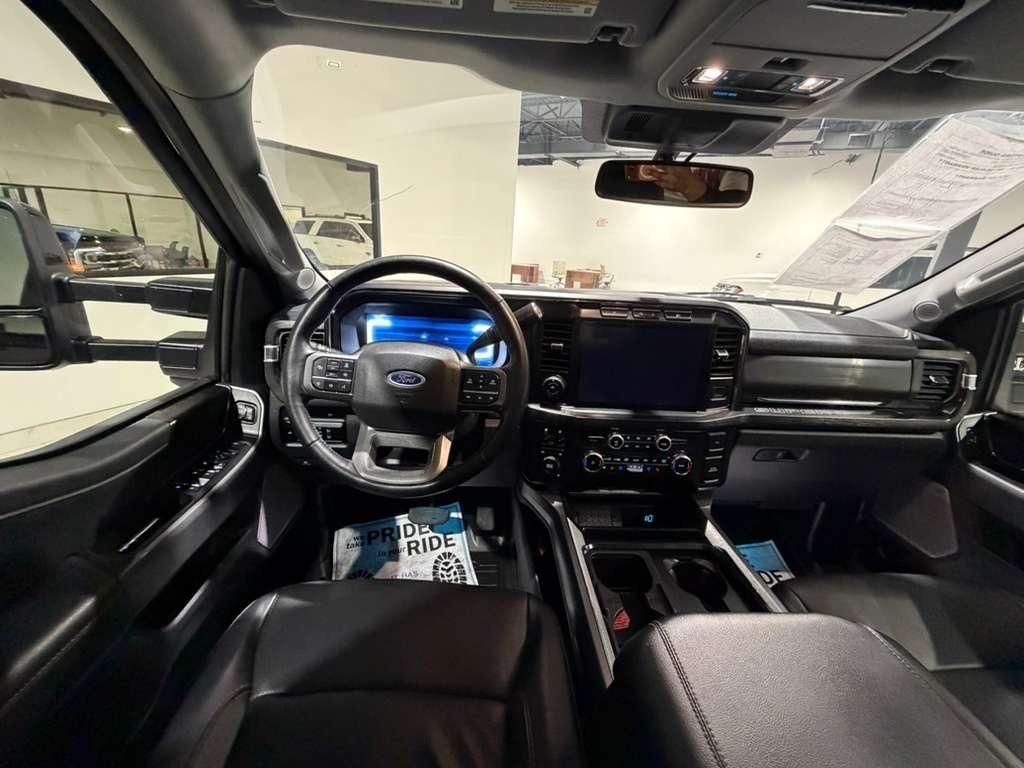 Ford F-250 SD Lariat Crew Cab 4WD 2023