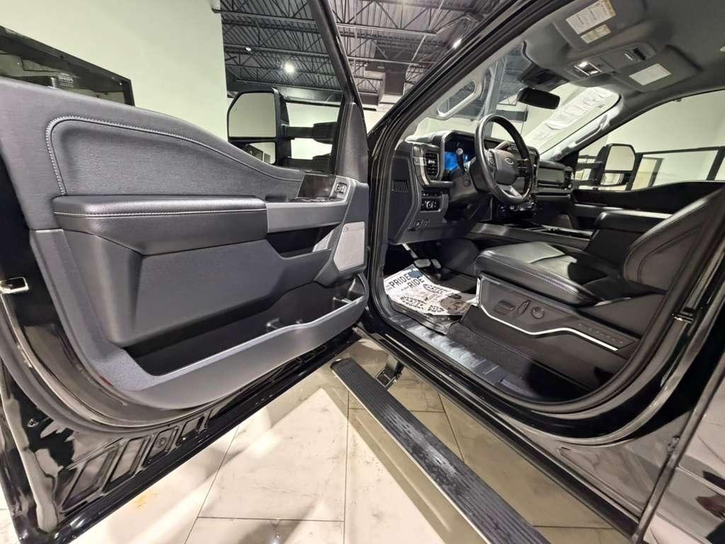 Ford F-250 SD Lariat Crew Cab 4WD 2023