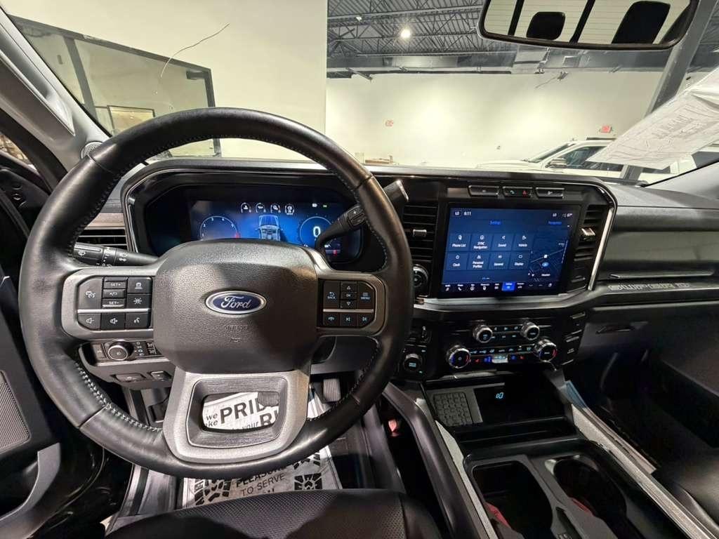 Ford F-250 SD Lariat Crew Cab 4WD 2023