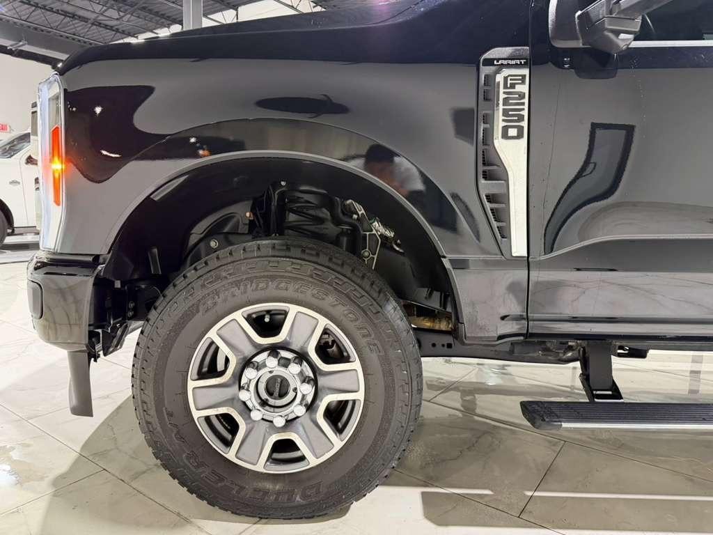 Ford F-250 SD Lariat Crew Cab 4WD 2023