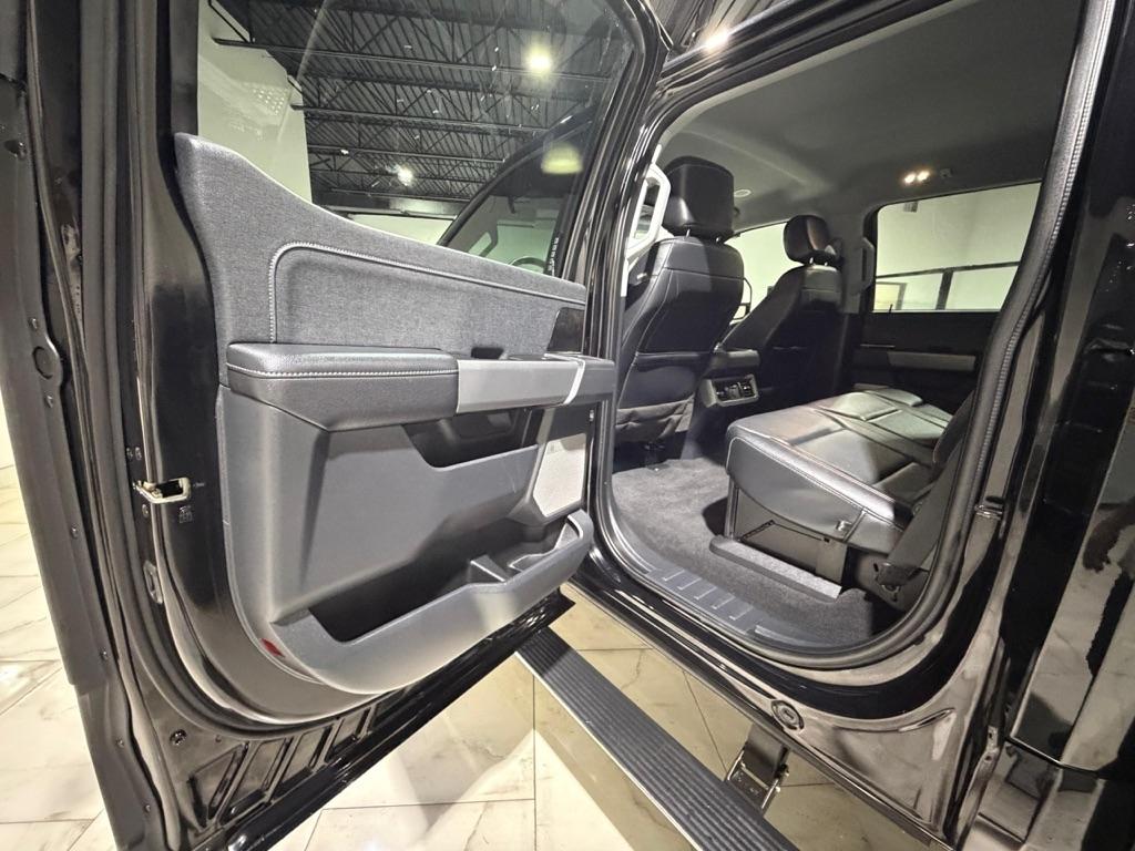 Ford F-250 SD Lariat Crew Cab 4WD 2023