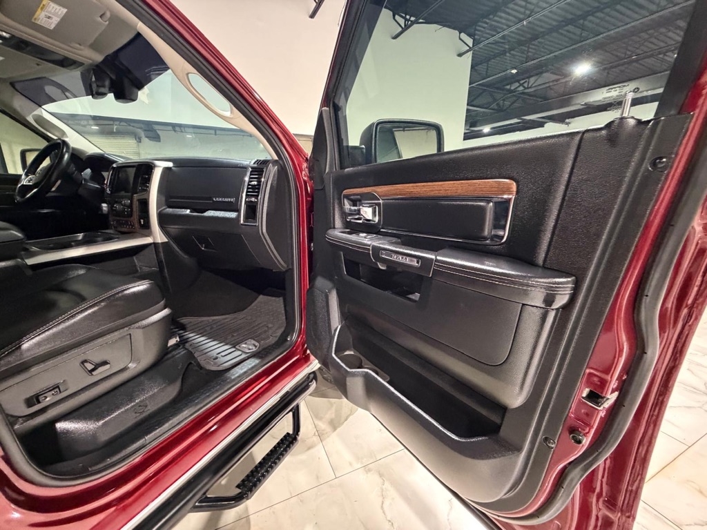 RAM 1500 Laramie Crew Cab SWB 4WD 2016