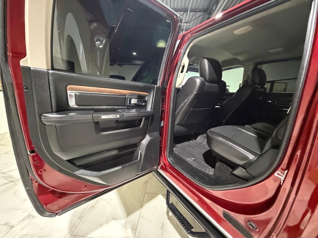 RAM 1500 Laramie Crew Cab SWB 4WD 2016