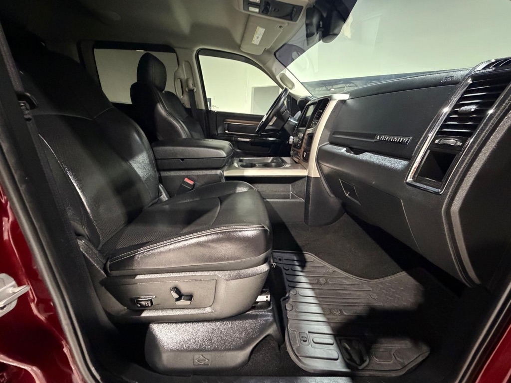 RAM 1500 Laramie Crew Cab SWB 4WD 2016