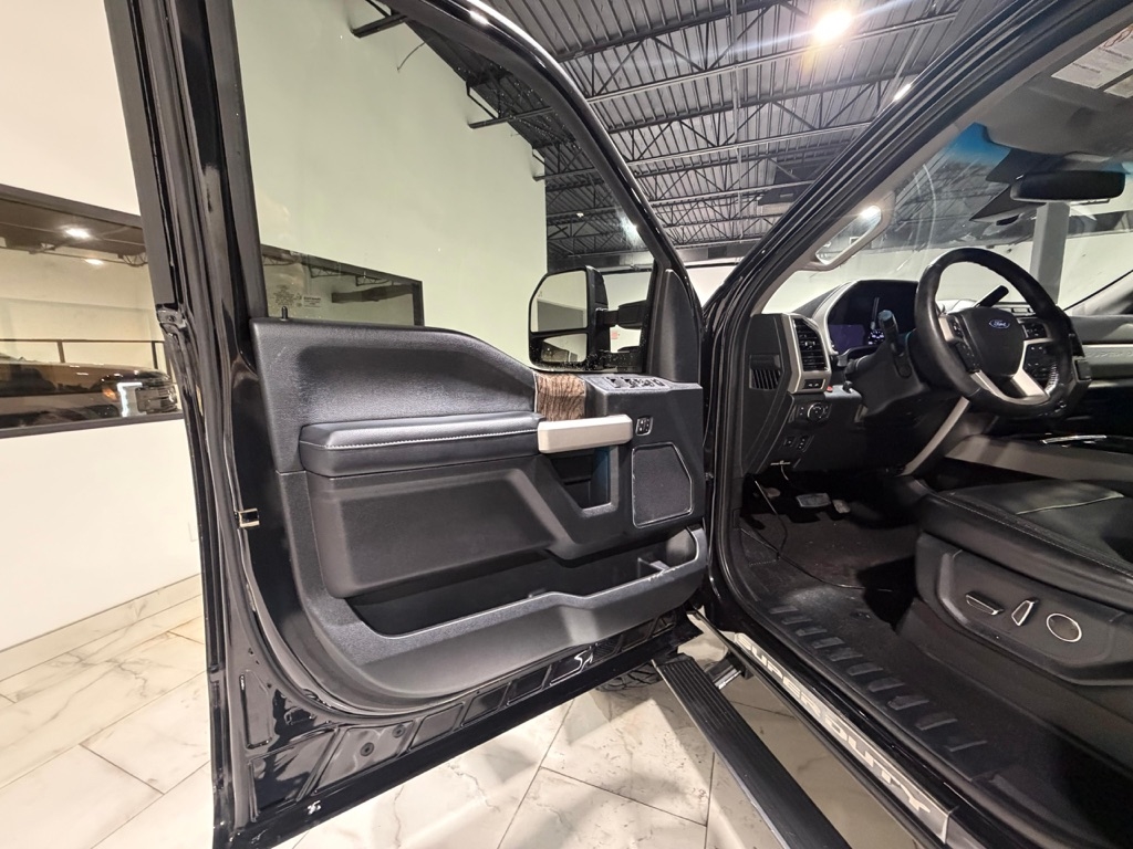 Ford F-250 SD Lariat Crew Cab 4WD 2019