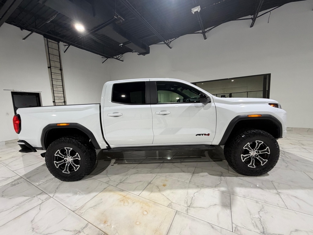 GMC Canyon AT4 Crew Cab 4WD 2024