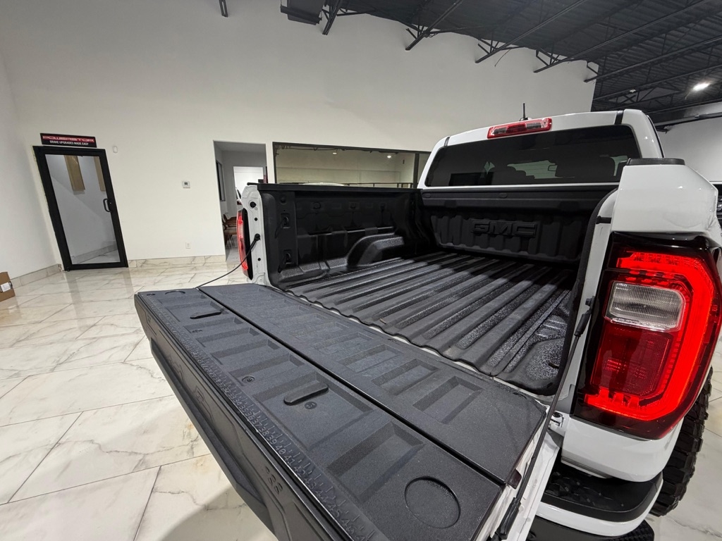 GMC Canyon AT4 Crew Cab 4WD 2024