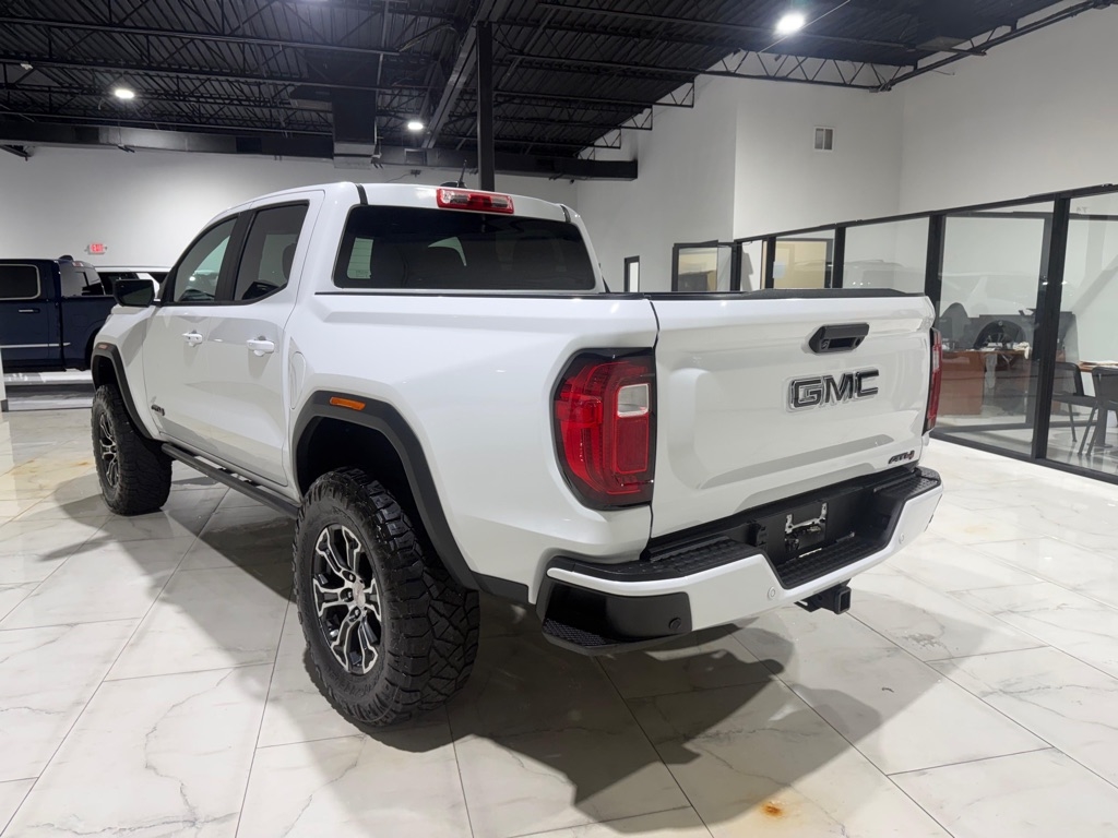GMC Canyon AT4 Crew Cab 4WD 2024