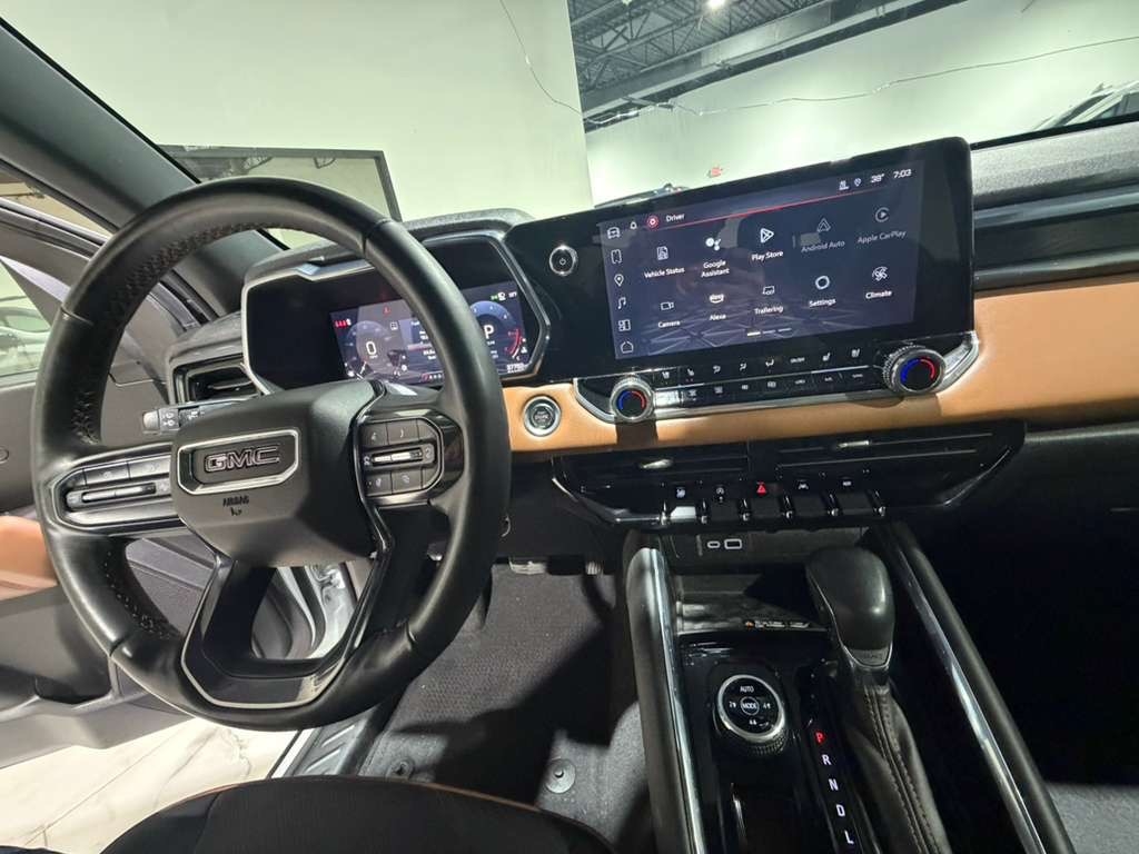 GMC Canyon AT4 Crew Cab 4WD 2024