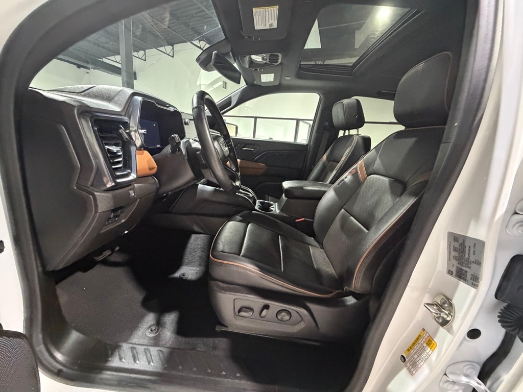 GMC Canyon AT4 Crew Cab 4WD 2024