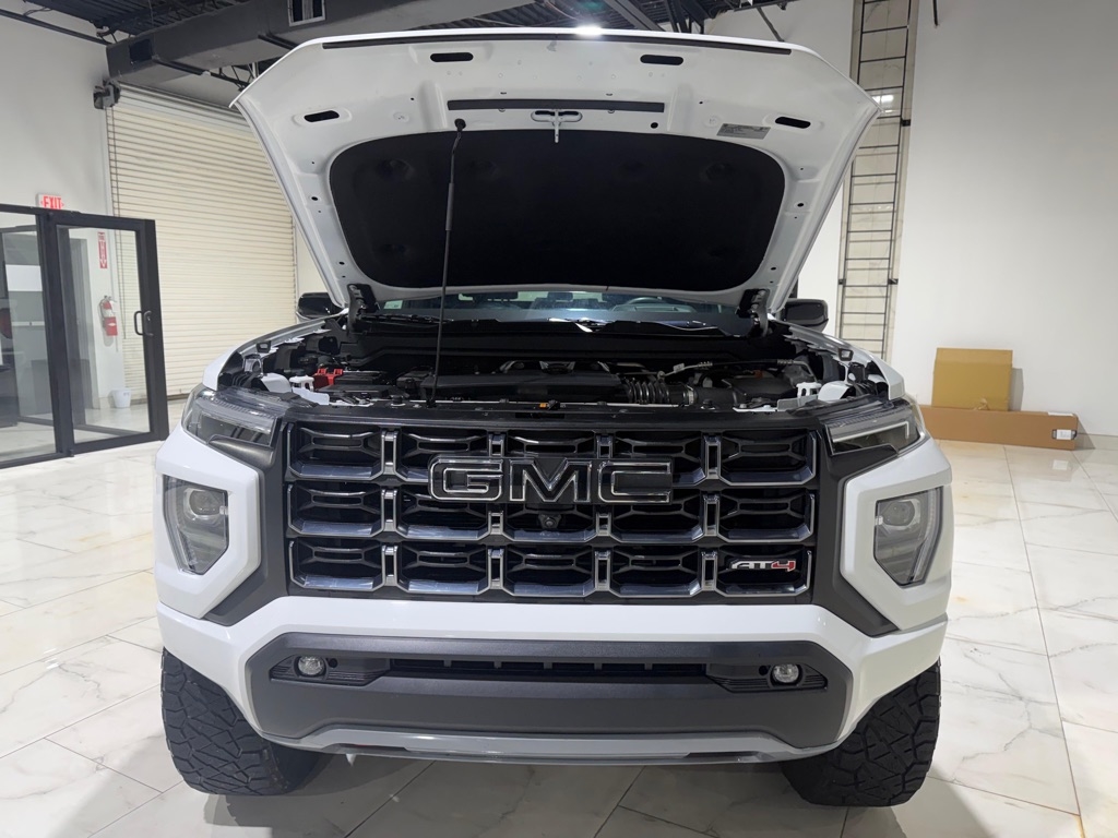 GMC Canyon AT4 Crew Cab 4WD 2024