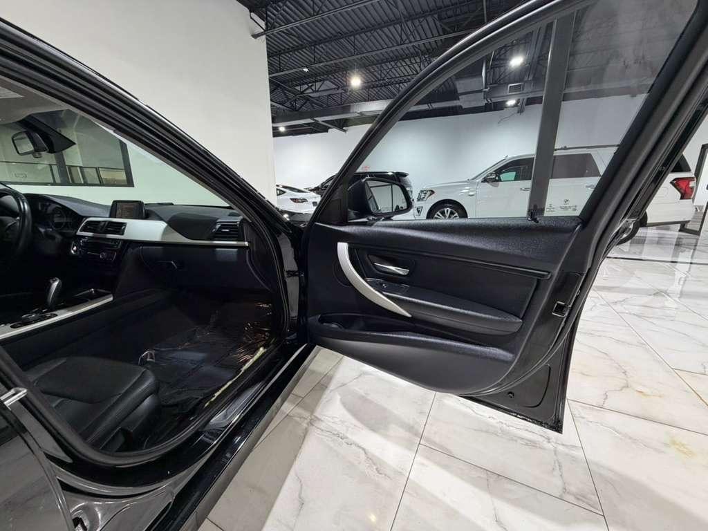 BMW 3-Series 320i Sedan 2017