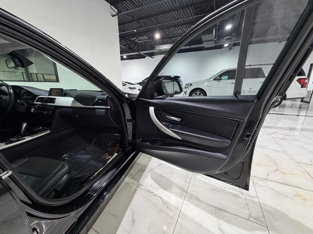 BMW 3-Series 320i Sedan 2017